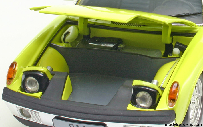 1969 - Porsche 914/4 Revell 1/18 (Жълт) Багажник / Отварящи се фарове