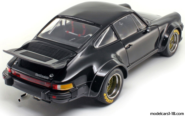 1976 - Porsche 934 RSR Exoto 1/18 (Черен) Задна дясна страна