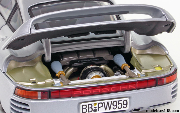 1986 - Porsche 959 Exoto 1/18 (Светло сребрист) Двигател