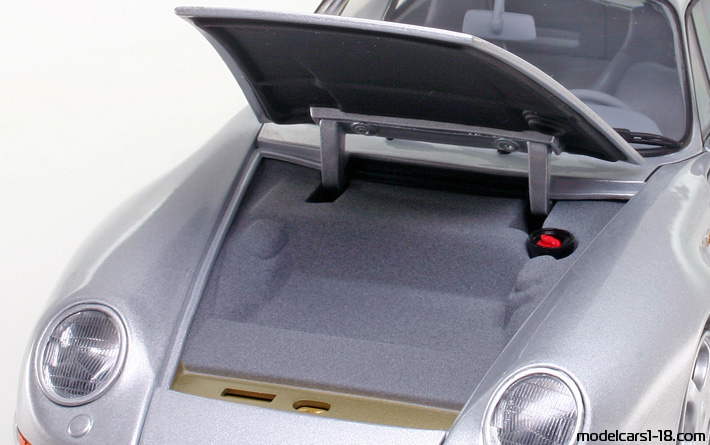 1986 - Porsche 959 Exoto 1/18 (Светло сребрист) Багажник / Отварящи се фарове