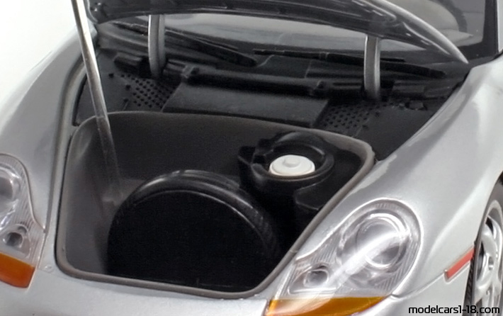 1999 - Porsche Boxster S (986) UT 1/18 (Сребрист) Двигател