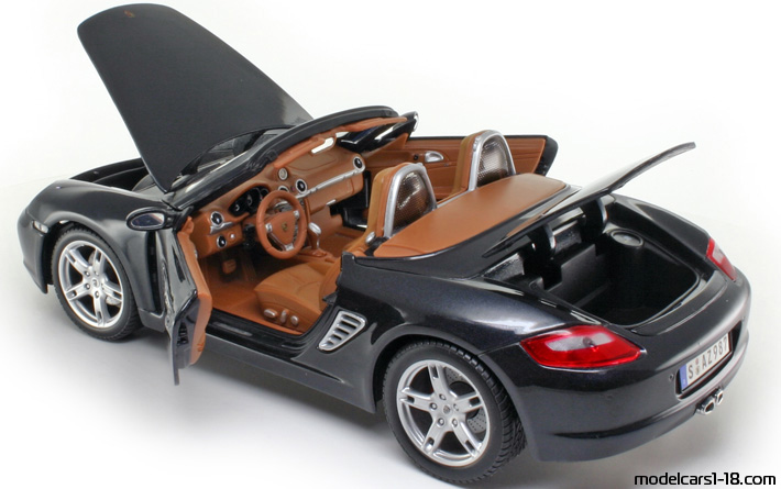 2009 - Porsche Boxster S (987) Maisto 1/18 (Черен) Отваряеми части
