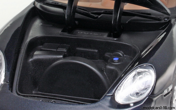 2009 - Porsche Boxster S (987) Maisto 1/18 (Черен) Багажник / Отварящи се фарове