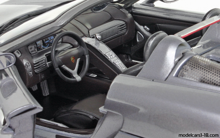 2001 - Porsche Carrera GT Concept Maisto 1/18 (Сив) Интериор арматурно табло