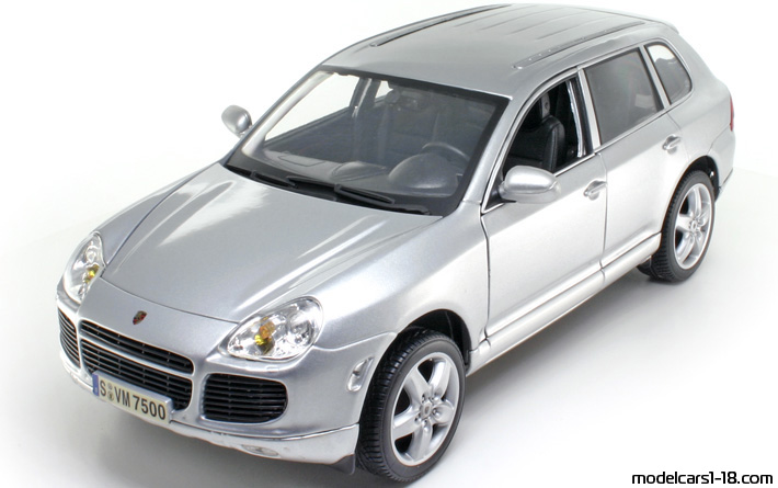 2002 - Porsche Cayenne Turbo (9PA) Maisto 1/18 (Сребрист) Предна лява страна