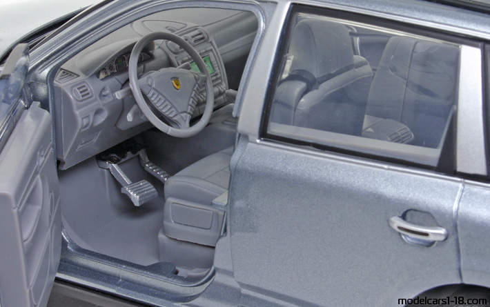 2008 - Porsche Cayenne Turbo (9PA) Motor Max 1/18 (Сив) Интериор арматурно табло