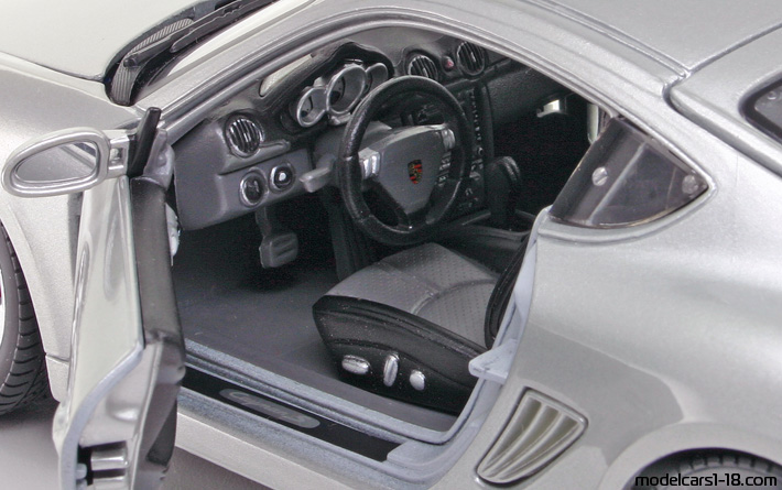 2005 - Porsche Cayman S (987) Maisto 1/18 (Сребрист) Интериор арматурно табло