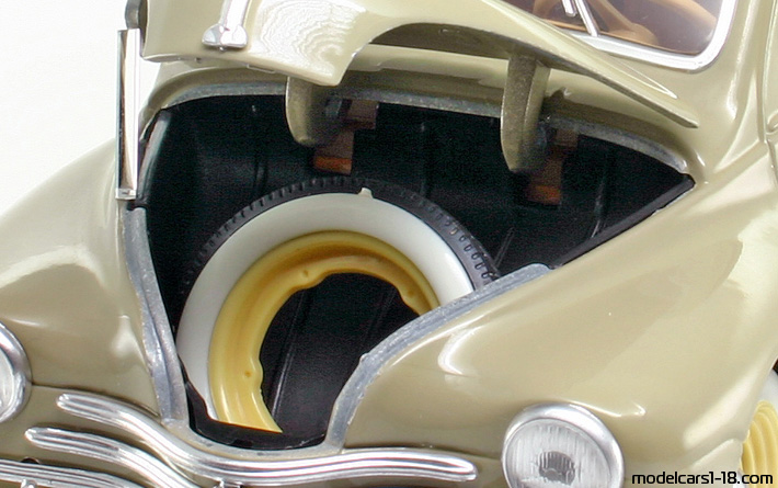1954 - Renault 4CV Solido 1/17 (Злаетн) Багажник / Отварящи се фарове