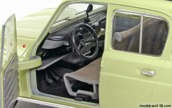 1964 - Renault 4L Solido 1/18 (Зелен) Интериор арматурно табло