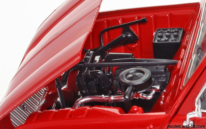 1964 - Renault 4L Fire Dept Solido 1/18 (Червен) Двигател