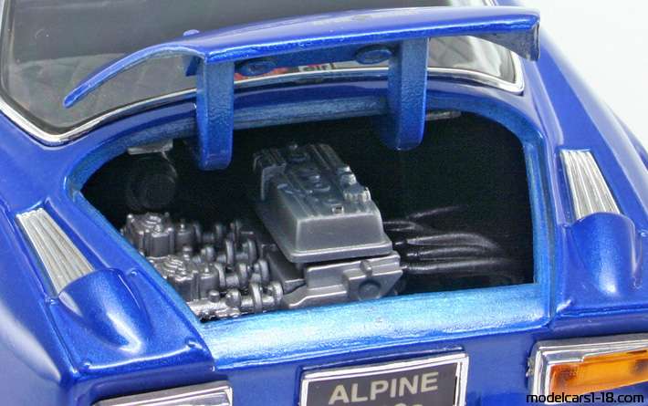 1971 - Renault Alpine A110 1600S Maisto 1/18 (Син) Двигател