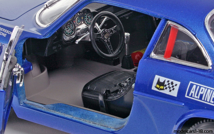 1971 - Renault Alpine A110 1600S Bburago 1/16 (Син / Бял) Интериор арматурно табло