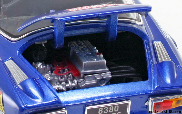 1971 - Renault Alpine A110 1600S Maisto 1/18 (Син) Двигател