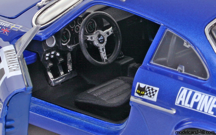1971 - Renault Alpine A110 1600S Maisto 1/18 (Син) Интериор арматурно табло