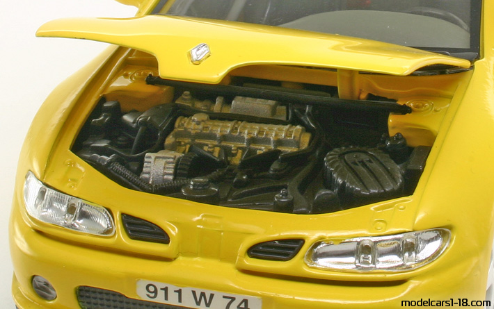 1998 - Renault Maxi Megane Anson 1/18 (Жълт) Двигател