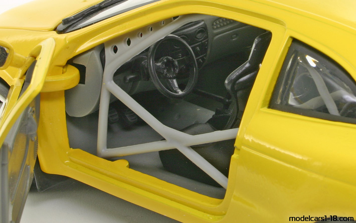 1998 - Renault Maxi Megane Anson 1/18 (Жълт) Интериор арматурно табло