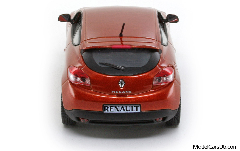 2009 - Renault Megane Norev 1/43 (Червен) Задница