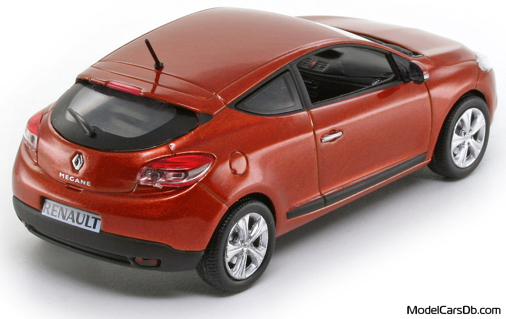 2009 - Renault Megane Norev 1/43 (Червен) Задна дясна страна