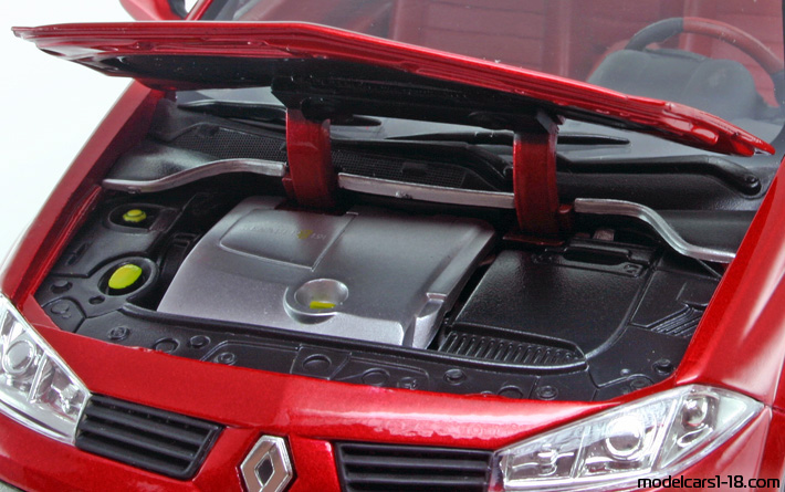 2003 - Renault Megane CC dCi Solido 1/18 (Червен) Двигател