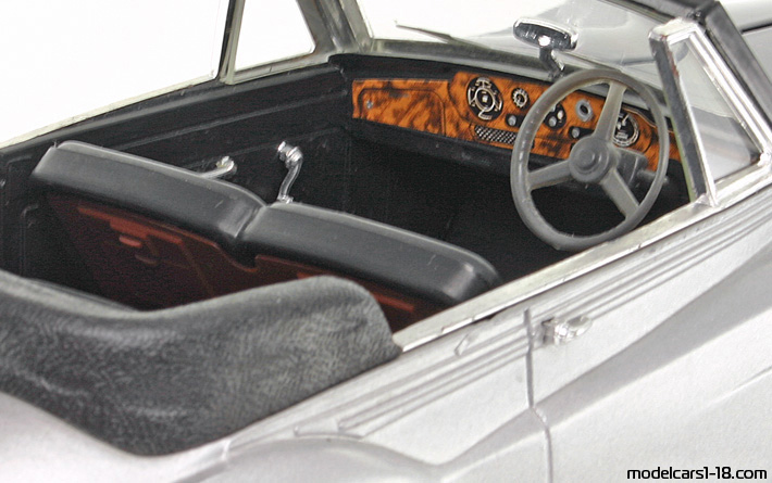 1959 - Rolls Royce Silver Cloud II Solido 1/20 (Сребрист / Черен) Интериор арматурно табло