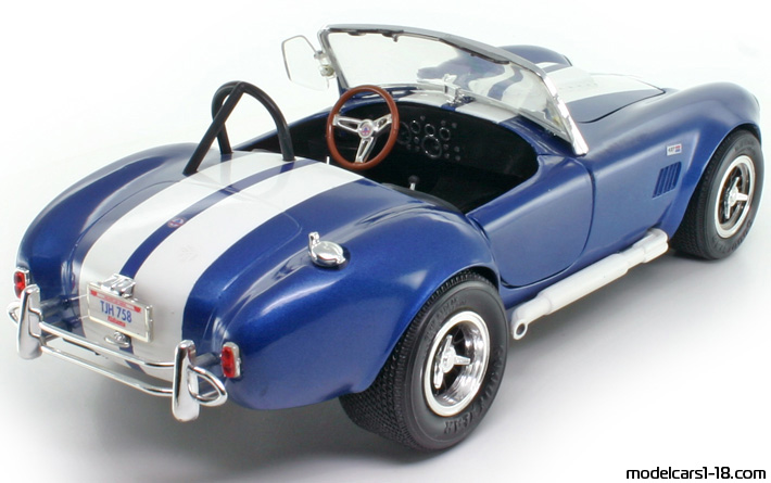 1964 - Shelby Cobra 427 S/C ERTL 1/18 (Син / Бял) Задна дясна страна