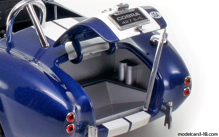 1964 - Shelby Cobra 427 S/C Kyosho 1/18 (Син / Бял) Багажник / Отварящи се фарове