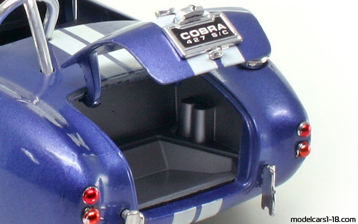 1964 - Shelby Cobra 427 S/C Road Tough 1/18 (Син / Бял) Багажник / Отварящи се фарове