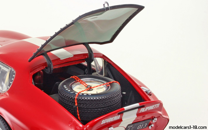 1965 - Shelby Daytona Cobra Exoto 1/18 (Червен / Бял) Багажник / Отварящи се фарове