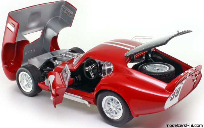 1965 - Shelby Daytona Cobra Road Signature 1/18 (Червен / Бял) Отваряеми части
