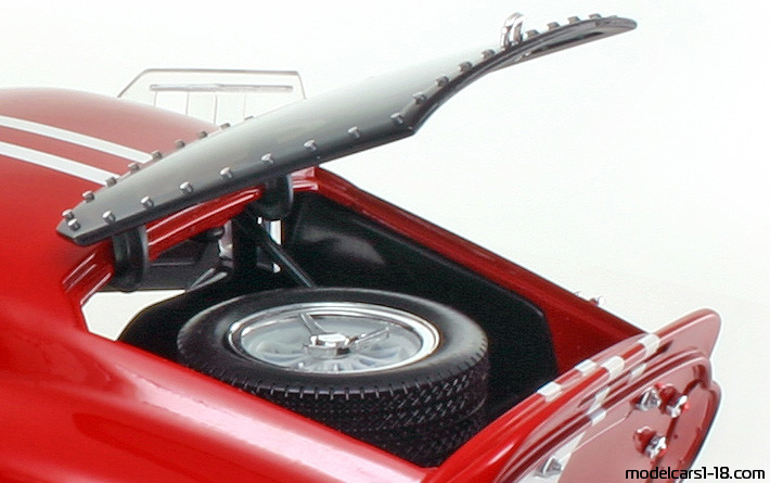 1965 - Shelby Daytona Cobra Road Signature 1/18 (Червен / Бял) Багажник / Отварящи се фарове