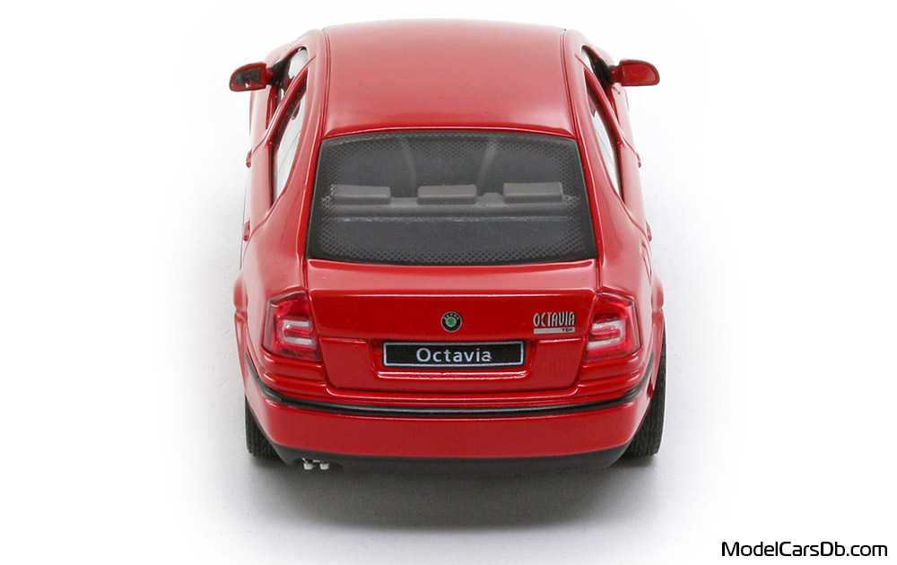 2004 - Skoda Octavia Abrex 1/43 (Червен) Задница