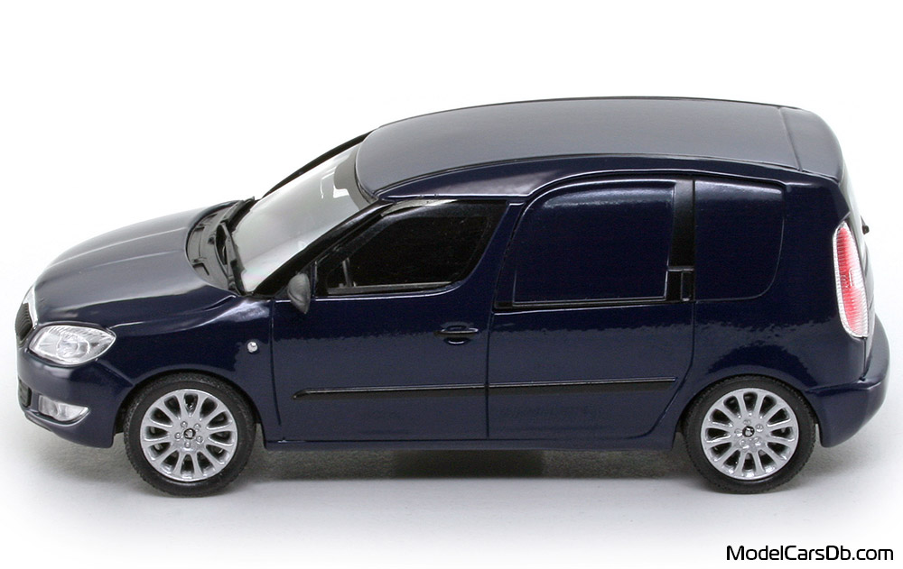 2007 - Skoda Roomster Abrex 1/43 (Син) Страна