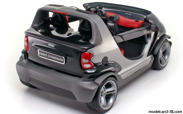 2001 - Smart Crossblade Kyosho 1/18 (Черен / Сребрист) Задна дясна страна