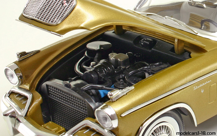 1957 - Studebaker Golden Hawk Anson 1/18 (Жълт / Бял) Двигател