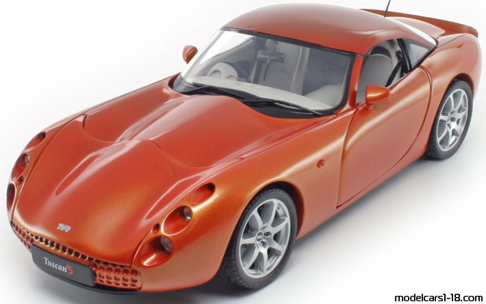 2000 - TVR Tuscan S Revell 1/18 (Оранжев) Предна лява страна