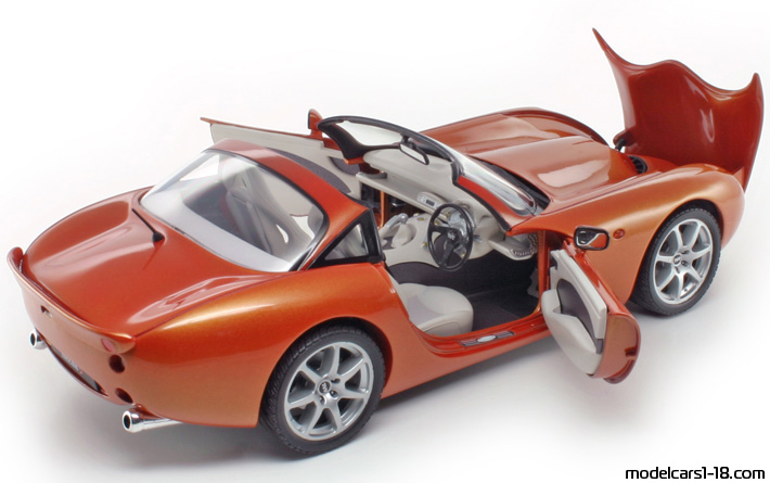 2000 - TVR Tuscan S Revell 1/18 (Оранжев) Отваряеми части