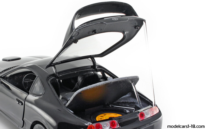1993 - Toyota Supra Twin Turbo (A80) Kyosho 1/18 (Черен) Багажник / Отварящи се фарове