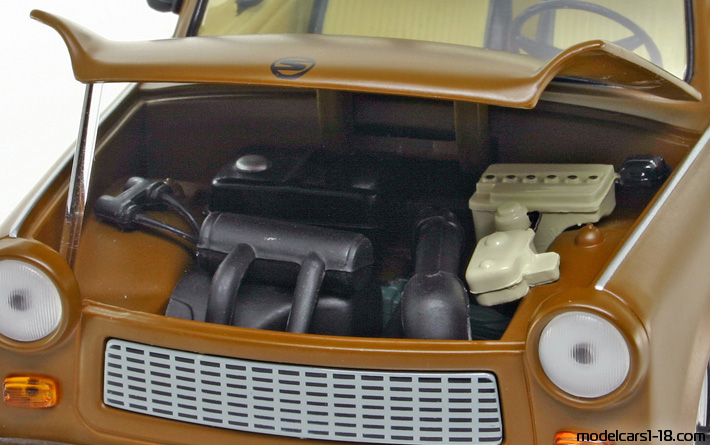 1963 - Trabant 601 (P60) De Luxe Sun Star 1/18 (Кафяв / Бял) Двигател