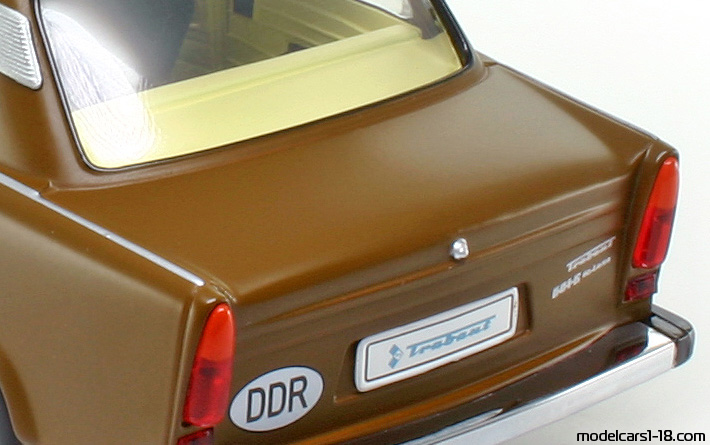 1963 - Trabant 601 (P60) De Luxe Sun Star 1/18 (Кафяв / Бял) Багажник / Отварящи се фарове