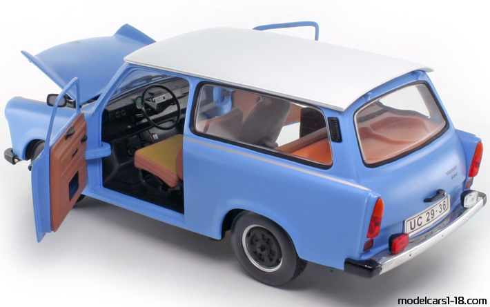 1963 - Trabant 601 (P60) Universal Sun Star 1/18 (Син / Бял) Отваряеми части