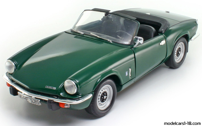 1970 - Triumph Spitfire MkIV Chrono 1/18 (Green) Предна лява страна