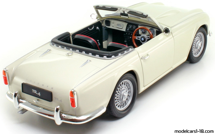 1962 - Triumph TR4 Jadi 1/18 (Бял) Задна дясна страна
