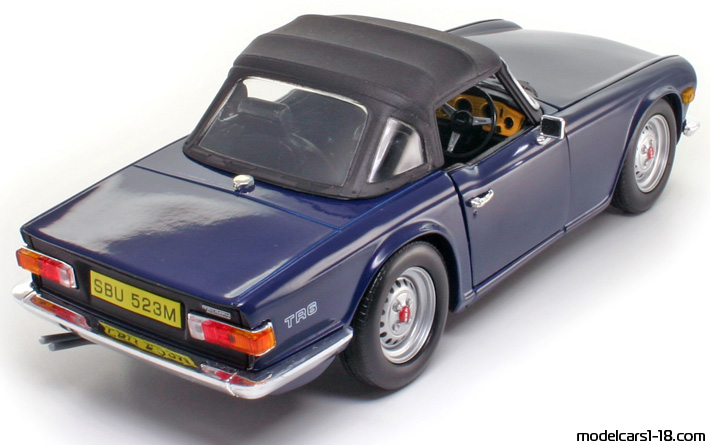1969 - Triumph TR6 ERTL 1/18 (Син) Задна дясна страна