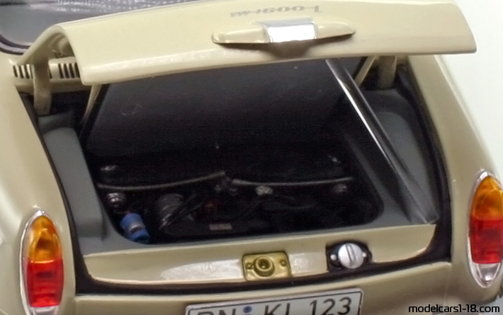 1969 - Volkswagen 1600 L Minichamps 1/18 (Злаетн) Двигател