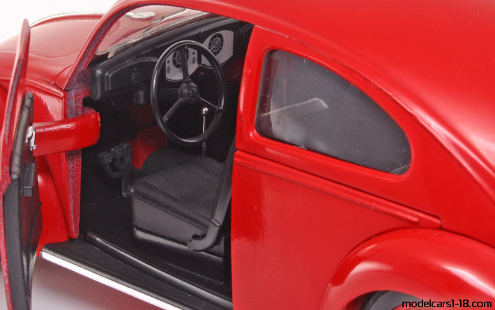 1949 - Volkswagen Beetle (Kaefer) Fire Dept / Police Solido 1/17 (Червен) Интериор арматурно табло
