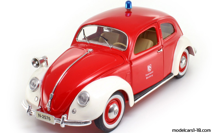 1951 - Volkswagen Beetle (Kaefer) Fire Dept / Police Maisto 1/18 (Червен / Бял) Предна лява страна