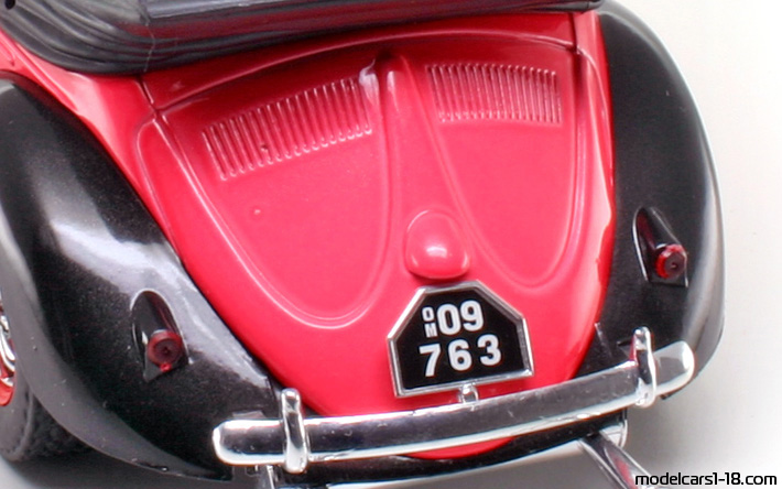 1949 - Volkswagen Beetle (Kaefer) Solido 1/17 (Розов / Черен) Двигател
