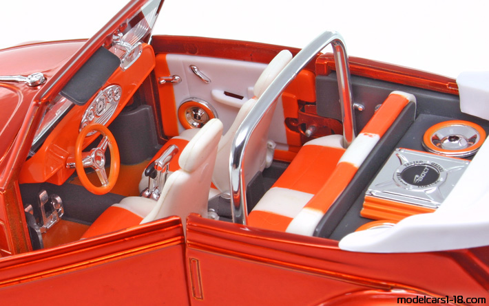 1951 - Volkswagen Beetle (Kaefer) Maisto 1/18 (Червен) Интериор арматурно табло