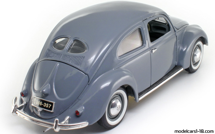 1951 - Volkswagen Beetle (Kaefer) Maisto 1/18 (Сив) Задна дясна страна