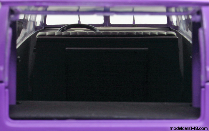 1966 - Volkswagen Combi Solido 1/19 (Лилав) Интериор арматурно табло